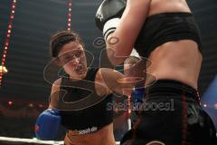 Stekos Fight Night 2018 - Kickboxen - Weltmeisterschaft - WKU - Lowkick - Marie Lang (GER) gegen Rebeka Szendrei (HUN) - Siegerin nach Punkten Maria Lang, Marie Lang links