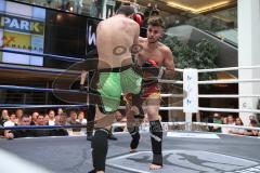 Kickboxen - Deutsche Meisterschaft Pro Amateure Jugend K1-70 Kg - rote Hose Vass Christopher vom Kickboxtempel Ingolstadt - grüne Hose Safaridis Kostas von Kampfschule Sparte München - Foto: Jürgen Meyer