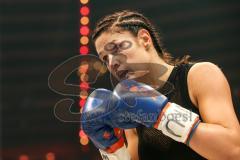 Stekos Fight Night 2018 - Kickboxen - Weltmeisterschaft - WKU - Lowkick - Marie Lang (GER) gegen Rebeka Szendrei (HUN) - Siegerin nach Punkten Maria Lang, Marie Lang links