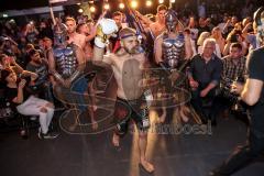 Stekos Fight Night - Postpalast - Kickboxen - Boxen - K1 - WKU Weltmeisterschaft Thaiboxen - Titelverteidiger Dardan David Morina (GER) weisse Handschuhe gegen Kamon Chetphaophan (THA), schwarze Handschuhe, Sieger Morina, Einmarsch