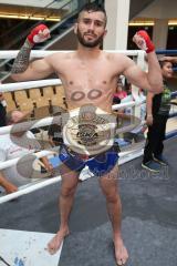 Kickboxen - WM Kampf ISKA - K1 - 59 Kg - blaue Hose neuer Weltmeister Szajko Jan vom Kickboxtempel Ingolstadt - schwarze Hose Hosseini Qurban vom Iron Fist Gym Vienna - Foto: Jürgen Meyer