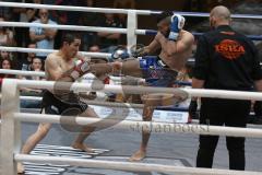 Kickboxen - WM Kampf ISKA - K1 - 59 Kg - blaue Hose Herrausforderer Szajko Jan vom Kickboxtempel Ingolstadt - schwarze Hose amtierender Weltmeister Hosseini Qurban vom Iron Fist Gym Vienna - Foto: Jürgen Meyer