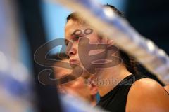 Stekos Fight Night 2018 - Kickboxen - Weltmeisterschaft - WKU - Lowkick - Marie Lang (GER) gegen Rebeka Szendrei (HUN) - Siegerin nach Punkten Maria Lang, Marie Lang in der Ecke