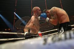 Stekos Fight Night 2018 - Thaiboxen - Weltmeisterschaft - WKU - Titelverteidigung - Pietro Vecchio GER) gegen Shaun Law (ENG), Sieger Shaun Law, rechts Pietro Vecchio