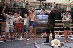 Kickboxen - WM Kampf ISKA - K1 - 59 Kg - blaue Hose neuer Weltmeister Szajko Jan vom Kickboxtempel Ingolstadt - schwarze Hose Hosseini Qurban vom Iron Fist Gym Vienna - Foto: Jürgen Meyer