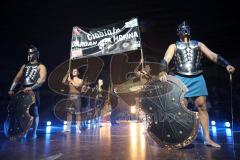 Stekos Fight Night 2018 - Kickboxen - Weltmeisterschaft - WKU Weltmeisterschaft Thaiboxen bis 76 kg, David Dardan Morina (GER) gegen Christian Guiderdone (ITA), Punktsieger Morina, Einmarsch Morina mit seinen Gladiatoren