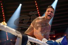 Stekos Fight Night 2018 - Thaiboxen - Weltmeisterschaft - WKU - Titelverteidigung - Sebastian Preuss GER) gegen Ruben Bernabe (SPA), Sieger Sebastian Preuss, Jubel