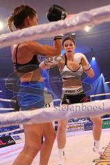 Stekos Fight Night - Postpalast - Kickboxen - Boxen - K1 - WKU WM Kickboxen, Marie Lang (GER) schwarze Hose gegen Lucia Krajcovic (SVK) blaue Hose, Siegerin Lang