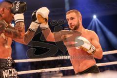 Stekos Fight Night - Postpalast - Kickboxen - Boxen - K1 - WKU Weltmeisterschaft Thaiboxen - Titelverteidiger Dardan David Morina (GER) weisse Handschuhe gegen Kamon Chetphaophan (THA), schwarze Handschuhe, Sieger Morina