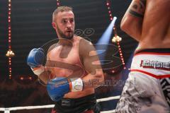 Stekos Fight Night 2018 - Kickboxen - Weltmeisterschaft - WKU Weltmeisterschaft Thaiboxen bis 76 kg, David Dardan Morina (GER) gegen Christian Guiderdone (ITA), Punktsieger Morina, Dardan Morina schwarze Hose