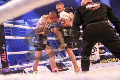 Stekos Fight Night - Postpalast - Kickboxen - Boxen - K1 - WKU Weltmeisterschaft Thaiboxen - Titelverteidiger Dardan David Morina (GER) weisse Handschuhe gegen Kamon Chetphaophan (THA), schwarze Handschuhe, Sieger Morina