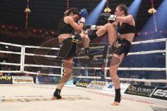 Stekos Fight Night 2018 - Kickboxen - Weltmeisterschaft - WKU - Lowkick - Marie Lang (GER) gegen Rebeka Szendrei (HUN) - Siegerin nach Punkten Maria Lang, Marie Lang links