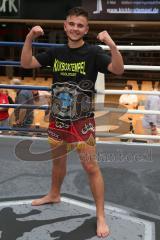 Kickboxen - Deutsche Meisterschaft Pro Amateure Jugend K1-70 Kg - Sieger rote Hose Vass Christopher vom Kickboxtempel Ingolstadt - grüne Hose Safaridis Kostas von Kampfschule Sparte München - Foto: Jürgen Meyer