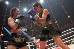 Stekos Fight Night 2018 - Kickboxen - Weltmeisterschaft - WKU - Lowkick - Marie Lang (GER) gegen Rebeka Szendrei (HUN) - Siegerin nach Punkten Maria Lang, Marie Lang rechts