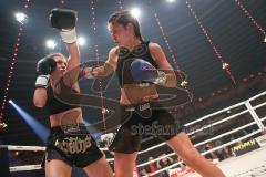Stekos Fight Night 2018 - Kickboxen - Weltmeisterschaft - WKU - Lowkick - Marie Lang (GER) gegen Rebeka Szendrei (HUN) - Siegerin nach Punkten Maria Lang, Marie Lang rechts