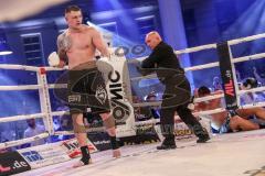 Stekos Fight Night - Postpalast - Kickboxen - Boxen - K1 - WKU WM - Thaiboxen - Michale Smolik (GER) weisse Handschuhe gegen Enver Sljivar (SUI), Sieger Smolik