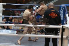 Kickboxen - WM Kampf ISKA - K1 - 59 Kg - blaue Hose Herrausforderer Szajko Jan vom Kickboxtempel Ingolstadt - schwarze Hose amtierender Weltmeister Hosseini Qurban vom Iron Fist Gym Vienna - Foto: Jürgen Meyer