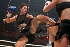 Stekos Fight Night 2018 - Kickboxen - Weltmeisterschaft - WKU - Lowkick - Marie Lang (GER) gegen Rebeka Szendrei (HUN) - Siegerin nach Punkten Maria Lang, Marie Lang links