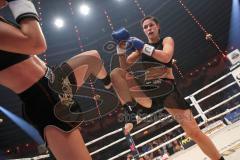 Stekos Fight Night 2018 - Kickboxen - Weltmeisterschaft - WKU - Lowkick - Marie Lang (GER) gegen Rebeka Szendrei (HUN) - Siegerin nach Punkten Maria Lang, Marie Lang rechts