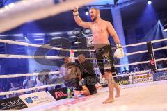 Stekos Fight Night - Postpalast - Kickboxen - Boxen - K1 - WKU Weltmeisterschaft Thaiboxen - Titelverteidiger Dardan David Morina (GER) weisse Handschuhe gegen Kamon Chetphaophan (THA), schwarze Handschuhe, Sieger Morina