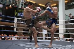 Kickboxen - WM Kampf ISKA - K1 - 59 Kg - blaue Hose Herrausforderer Szajko Jan vom Kickboxtempel Ingolstadt - schwarze Hose amtierender Weltmeister Hosseini Qurban vom Iron Fist Gym Vienna - Foto: Jürgen Meyer