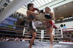 Kickboxen - Deutsche Meisterschaft Pro Amateure Damen K1-48 Kg - weisse Hose Jessica Bachmatchi vom Kickboxtempel Ingolstadt - rote Hose Mc Sweeny Anna von SCS München - Foto: Jürgen Meyer