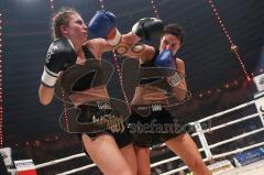 Stekos Fight Night 2018 - Kickboxen - Weltmeisterschaft - WKU - Lowkick - Marie Lang (GER) gegen Rebeka Szendrei (HUN) - Siegerin nach Punkten Maria Lang, Marie Lang rechts