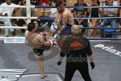 Kickboxen - WM Kampf ISKA - K1 - 59 Kg - blaue Hose Herrausforderer Szajko Jan vom Kickboxtempel Ingolstadt - schwarze Hose amtierender Weltmeister Hosseini Qurban vom Iron Fist Gym Vienna - Foto: Jürgen Meyer