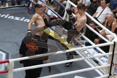 Kickboxen - Deutsche Meisterschaft Pro Amateure Jugend VK-48 Kg - schwarze Hose Homer Richard vom Kickboxtempel Ingolstadt - gelbe Hose Mezineler Kerem Can von Team Sharks Sindelfingen - Foto: Jürgen Meyer