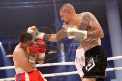 Stekos Fight Night - Postpalast - Kickboxen - Boxen - Nika Nakashidze (Geo) (rote Hose) gegen Bojan Aladzic (GER) schwarze Hose, Boxkampf, Sieger Aladzic