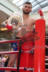 Kickboxen - WM Kampf ISKA - K1 - 59 Kg - blaue Hose neuer Weltmeister Szajko Jan vom Kickboxtempel Ingolstadt - schwarze Hose Hosseini Qurban vom Iron Fist Gym Vienna - Foto: Jürgen Meyer