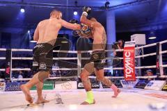 Stekos Fight Night - Postpalast - Kickboxen - Boxen - K1 - WKU Weltmeisterschaft Thaiboxen - Titelverteidiger Dardan David Morina (GER) weisse Handschuhe gegen Kamon Chetphaophan (THA), schwarze Handschuhe, Sieger Morina