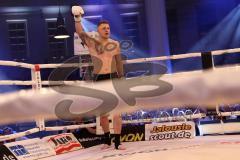 Stekos Fight Night - Postpalast - Kickboxen - Boxen - K1 - WKU WM - Thaiboxen - Michale Smolik (GER) weisse Handschuhe gegen Enver Sljivar (SUI), Sieger Smolik