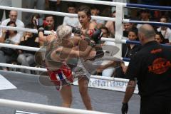 Kickboxen - Deutsche Meisterschaft Pro Amateure Damen K1-48 Kg - weisse Hose Jessica Bachmatchi vom Kickboxtempel Ingolstadt - rote Hose Mc Sweeny Anna von SCS München - Foto: Jürgen Meyer