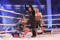 Stekos Fight Night - Postpalast - Kickboxen - Boxen - K1 - WKU Weltmeisterschaft Thaiboxen - Titelverteidiger Dardan David Morina (GER) weisse Handschuhe gegen Kamon Chetphaophan (THA), schwarze Handschuhe, Sieger Morina