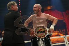 Stekos Fight Night 2018 - Thaiboxen - Weltmeisterschaft - WKU - Titelverteidigung - Pietro Vecchio GER) gegen Shaun Law (ENG), Sieger Shaun Law, neuer Weltmeister