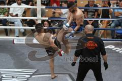 Kickboxen - WM Kampf ISKA - K1 - 59 Kg - blaue Hose Herrausforderer Szajko Jan vom Kickboxtempel Ingolstadt - schwarze Hose amtierender Weltmeister Hosseini Qurban vom Iron Fist Gym Vienna - Foto: Jürgen Meyer