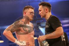 Stekos Fight Night - Postpalast - Kickboxen - Boxen - K1 - WKU WM - Thaiboxen - Michale Smolik (GER) weisse Handschuhe gegen Enver Sljivar (SUI), Sieger Smolik mit Trainer Mladen Steko