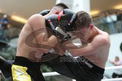 Kickboxen - Deutsche Meisterschaft Pro Amateure Jugend VK-48 Kg - schwarze Hose Homer Richard vom Kickboxtempel Ingolstadt - gelbe Hose Mezineler Kerem Can von Team Sharks Sindelfingen - Foto: Jürgen Meyer