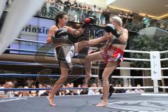 Kickboxen - Deutsche Meisterschaft Pro Amateure Damen K1-48 Kg - weisse Hose Jessica Bachmatchi vom Kickboxtempel Ingolstadt - rote Hose Mc Sweeny Anna von SCS München - Foto: Jürgen Meyer