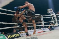 Steko´s Fight Club - Circus Krone - Kickboxen K1 - Weltmeisterschaft (bis 76 Kilo) - Dardan Morina (D) gegen Erkan Varol (Türkei), Sieger nach Punkten Dardan Morina rechts