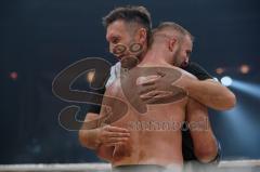 Steko´s Fight Club - Circus Krone - Kickboxen K1 - Weltmeisterschaft (bis 76 Kilo) - Dardan Morina (D) gegen Erkan Varol (Türkei), Sieger nach Punkten Dardan Morina mit Trainer Mladen Steko