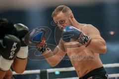 Steko´s Fight Club - Circus Krone - Kickboxen K1 - Weltmeisterschaft (bis 76 Kilo) - Dardan Morina (D) gegen Erkan Varol (Türkei), Sieger nach Punkten Dardan Morina, Einmarsch Morina