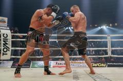 Steko´s Fight Club - Circus Krone - Kickboxen K1 - Weltmeisterschaft (bis 76 Kilo) - Dardan Morina (D) gegen Erkan Varol (Türkei), Sieger nach Punkten Dardan Morina rechts