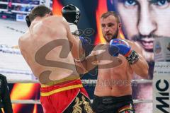 Steko´s Fight Night - WKU Weltmeisterschaft - K1, bis 76 Kg, Titelverteidiger Dardan Morina (Ingolstadt, schwarze Hose) gegen Vladimir Konsky (SVK, schwarz-rote Hose), Sieger Dardan Morina nach Punkten