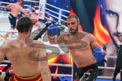 Steko´s Fight Night - WKU Weltmeisterschaft - K1, bis 76 Kg, Titelverteidiger Dardan Morina (Ingolstadt, schwarze Hose) gegen Vladimir Konsky (SVK, schwarz-rote Hose), Sieger Dardan Morina nach Punkten. Morina schlägt ihn hier zu Boden