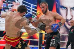 Steko´s Fight Night - WKU Weltmeisterschaft - K1, bis 76 Kg, Titelverteidiger Dardan Morina (Ingolstadt, schwarze Hose) gegen Vladimir Konsky (SVK, schwarz-rote Hose), Sieger Dardan Morina nach Punkten. Morina schlägt ihn hier zu Boden