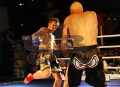 Rene Kretschmar verteidigt seinen EM ISKA Lowkick Titel gegen Borche Ivanowski. Der Kampf endete durch K.O. in der ersten Runde