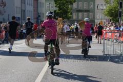 Halbmarathon 2026 - Halbmarathon 2026  - Läufer auf der Strecke - Die letzten am Start - Besenfahrer - Foto: Meyer Jürgen