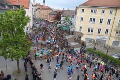 Halbmarathon Ingolstadt 2022 - Start vom Halbmarathon Ingolstadt - Läufer laufen durch die Innenstadt - Foto: Jürgen Meyer